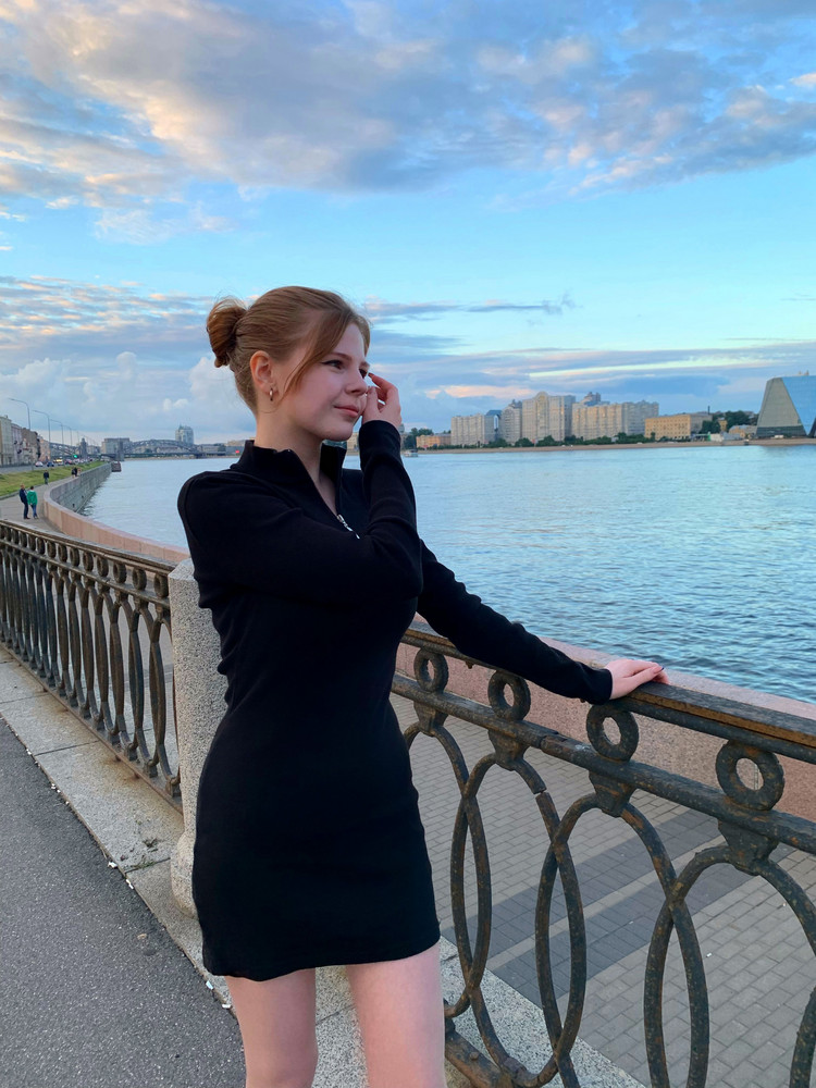 Постирала немного что бы усело в талии и складка на спине топорщится, а так огонь