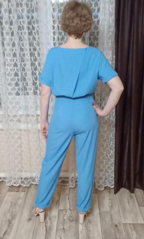 Костюм хороший, на рост 174 сел прекрасно, размер 50, единственное замечание не прошиты кнопки фиксирующие спинку, держатся на одной нитке, а вообще советую, смотрится очень элегантно на высоких, это мой стиль, люблю такие вещи