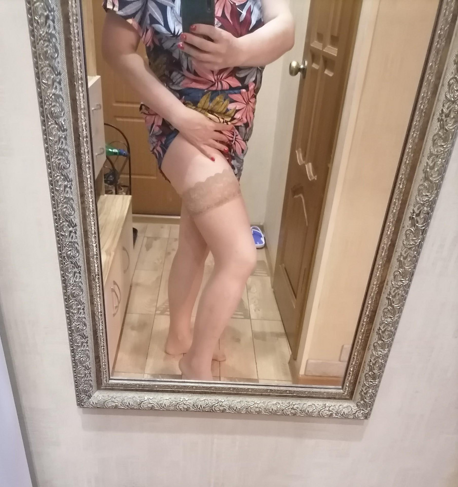 Чулки понравились. Красивая резинка, хорошо держит. Но это не 40 ден, а 20. Потому что очень тонкие. Сели идеально при росте 170 см и 80 кг