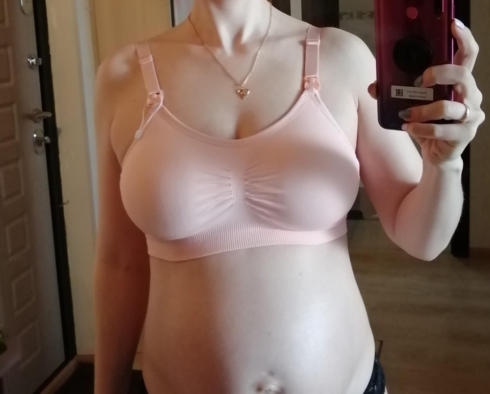 Очень комфортный бюстгальтер, мягкий, цвет радует глаз. Всё просто отлично, придраться мне нечему. На свои параметры ОГ 94 и ОПГ 80 идеально подходит. Больше даже не стоит брать, грудь держит отлично. С приходом молока грудь станет больше, я сниму пуш ап и будет как раз.