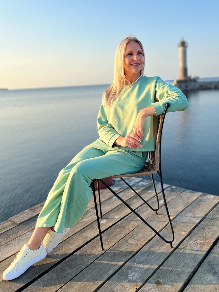 Соответствует описанию. У меня их 5 шт. разных цветов.