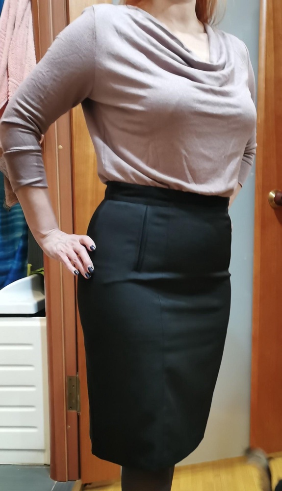 Отличное боди, выручалочка) на мой 46 размер - подошёл 40. Надо теперь другого цвета взять)