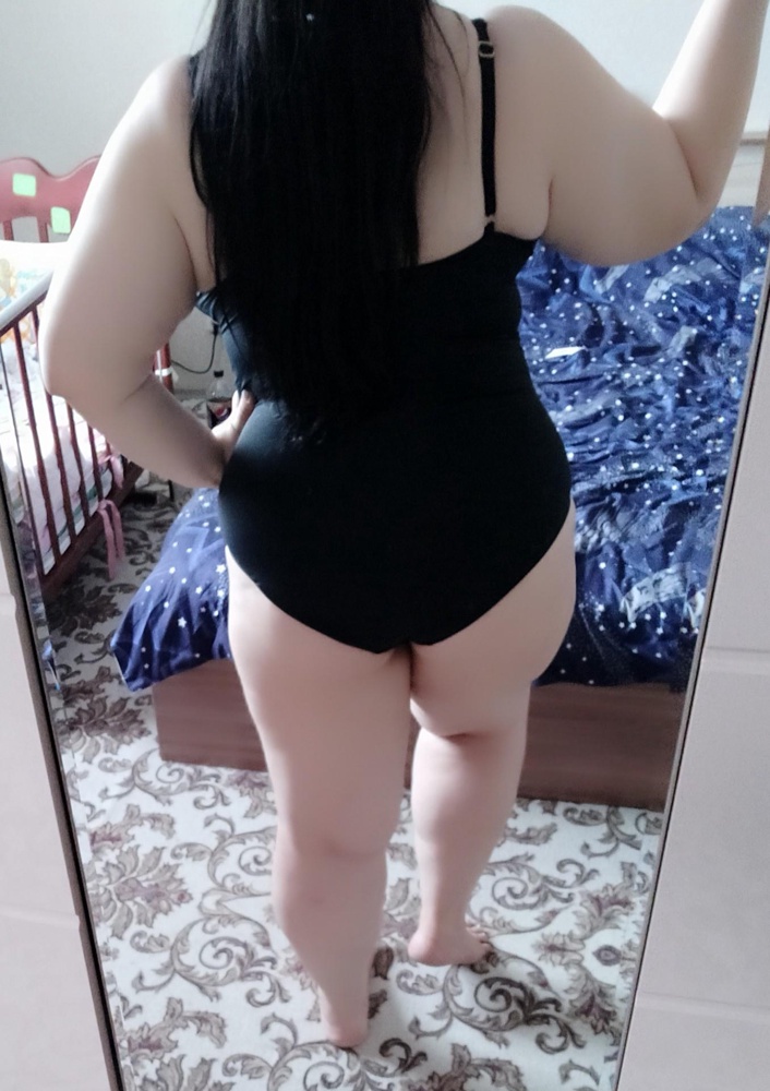 Это саааамый удачный купальник в моей жизни. Подчеркнул всё что нужно подчеркнуть, скрыл всё, что нужно скрыть. Ношу размер 56-58.Купальник заказала 54.Шик!!! Девочки, смело заказывайте! Не пожалеете!!!