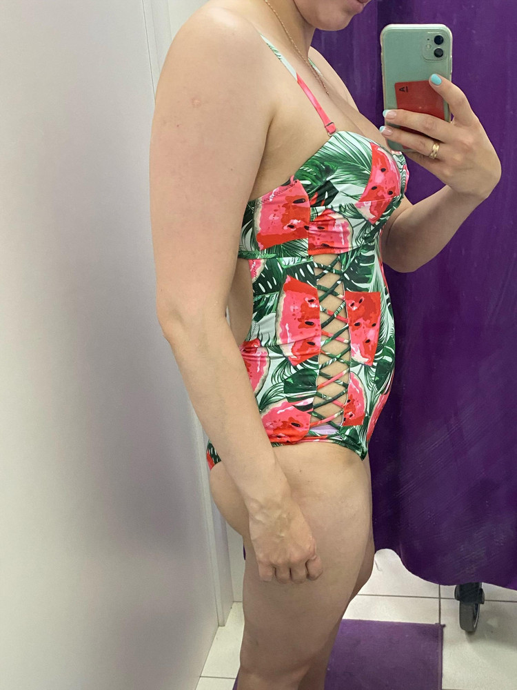 Купальник интересный, по размеру подошёл, но мне не понравилось какая форма чашки, прям режет грудь и некрасиво смотрится, а также нет утягивания. Выбрала другой 