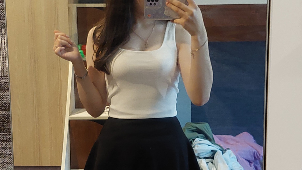 топ удивил. Не думала, что за такую цену, будет такое качество. Нитки нигде не торчат, ткань приятная. Всем советую.