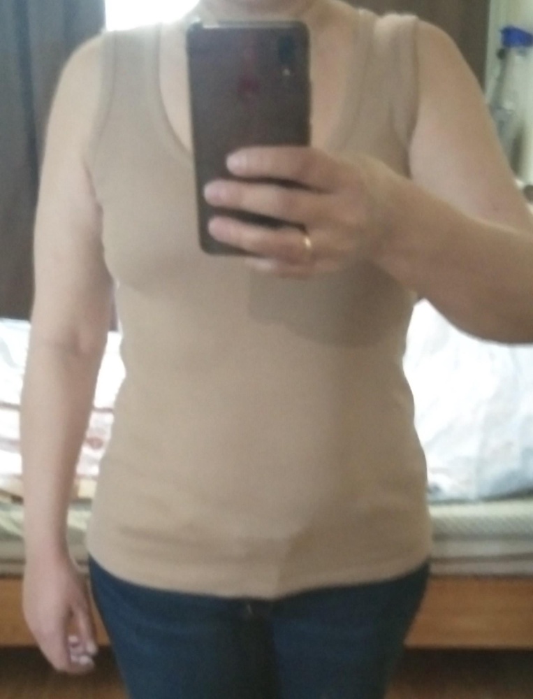 Крутой топ! Под костюм самый то. Ткань качественная, в рубчик, приятная к телу. Советую. Спасибо продавцу!