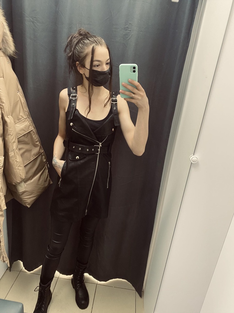 Всё, я в него влюбилась😂🥰🥵❤️ По качеству хороший, на мой рост 166 см не короткий, по размеру как раз)) спасибо продавцу!))