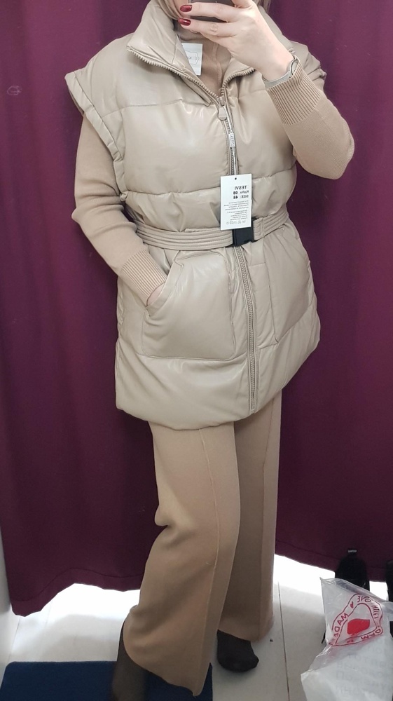 Размер подошёл,  НО: стрелки на брюках кривые,  горловину узкая, поэтому возврат.