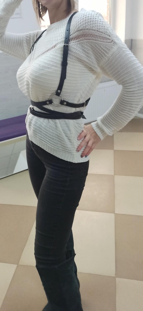 Отказ в пользу другого,этот жестковата кожа,а так красиво