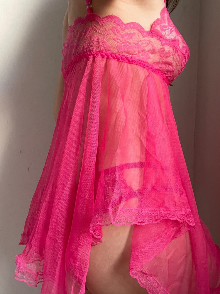 На размер 42 с объём груди 75В сел идеально, как на картинке. Больше чем на 44 размер мне кажется не подойдёт… В комплекте трусы идут не очень, покупала под другие этого же магазина арт.10344497 (на 1 фото они) - сочетаются отлично! 🔥 Купила за 285₽ 🌸 Нужно отпарить, приходит мятый.. местами срезала ниточки, в целом материал и цвет приятные. Швы не трут, не котят. Лямочки регулируются. Вопрос к производителю: почему срезана бирка?? Товар же не возвратный!? Очень странными считаю снижение звёзд и комментарии из-за полупрозрачного пакета 🤦🏻‍♀ Что за комплексы я не понимаю?? Взрослые люди все!! Нужно такие вещи покупать с радостью, а не с чувством стыда... Всем всё равно что вы там покупаете себе, вот правда ))))