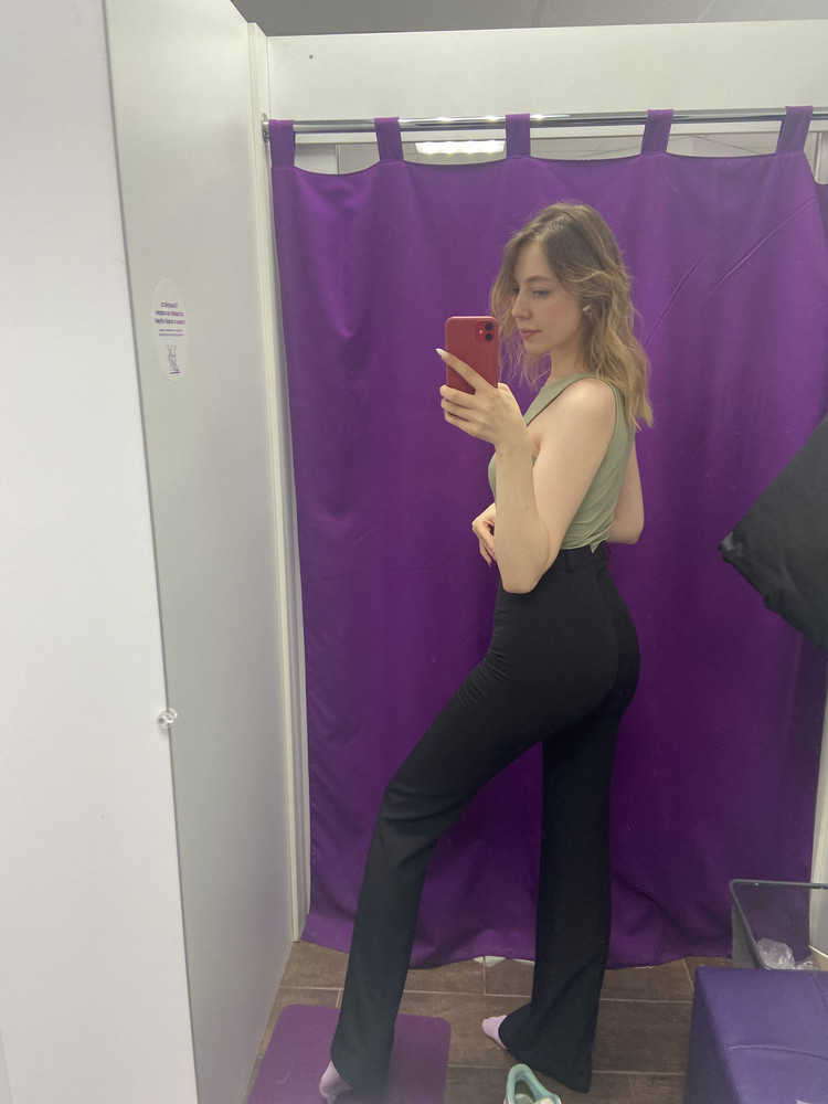 Идеально подошли по размеру, как и описано в размерных рядах. Прям очень понравилось ✨