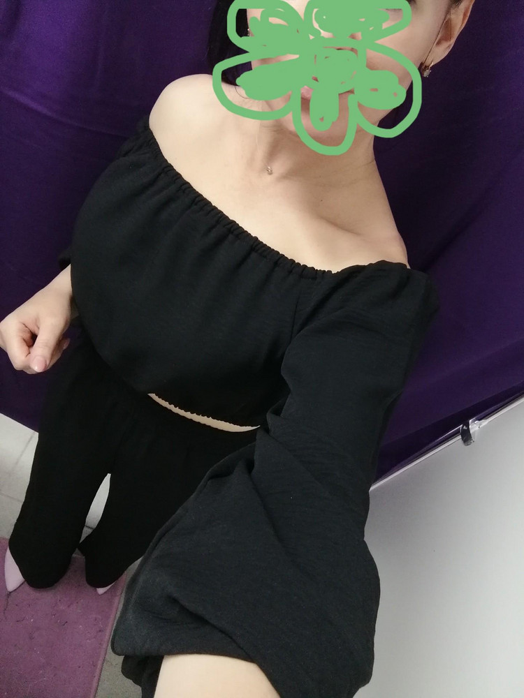 Костюм шикарный. Всё идеально прошито. Лёгкий, комфортный, к телу приятный. На свой 42 взяла 40 сел отлично. Спасибо продавцу! Советую к приобретению.