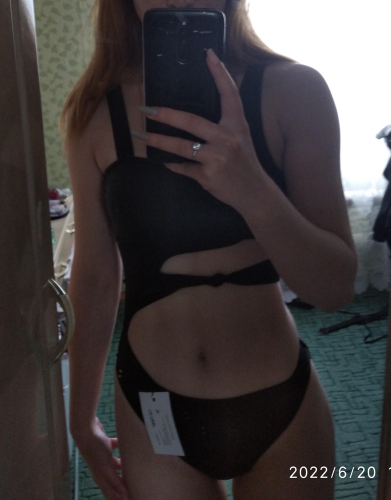 Моделька интересная, размер подошёл, сидит на фигуре красиво. Все, что нужно подчеркивает🔥