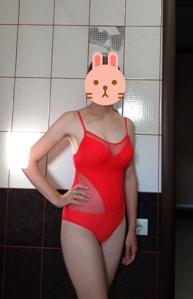 Купальник качественный. На свои ог86 от74 об94 сначала заказала размер s, оказался мал, перезаказала М, подошёл хорошо...  Рост 163см.  Сетка удобно держит грудь, при движении все остаётся на месте👌 (цена примерно =2300р, при написании отзыва не отображается уже)