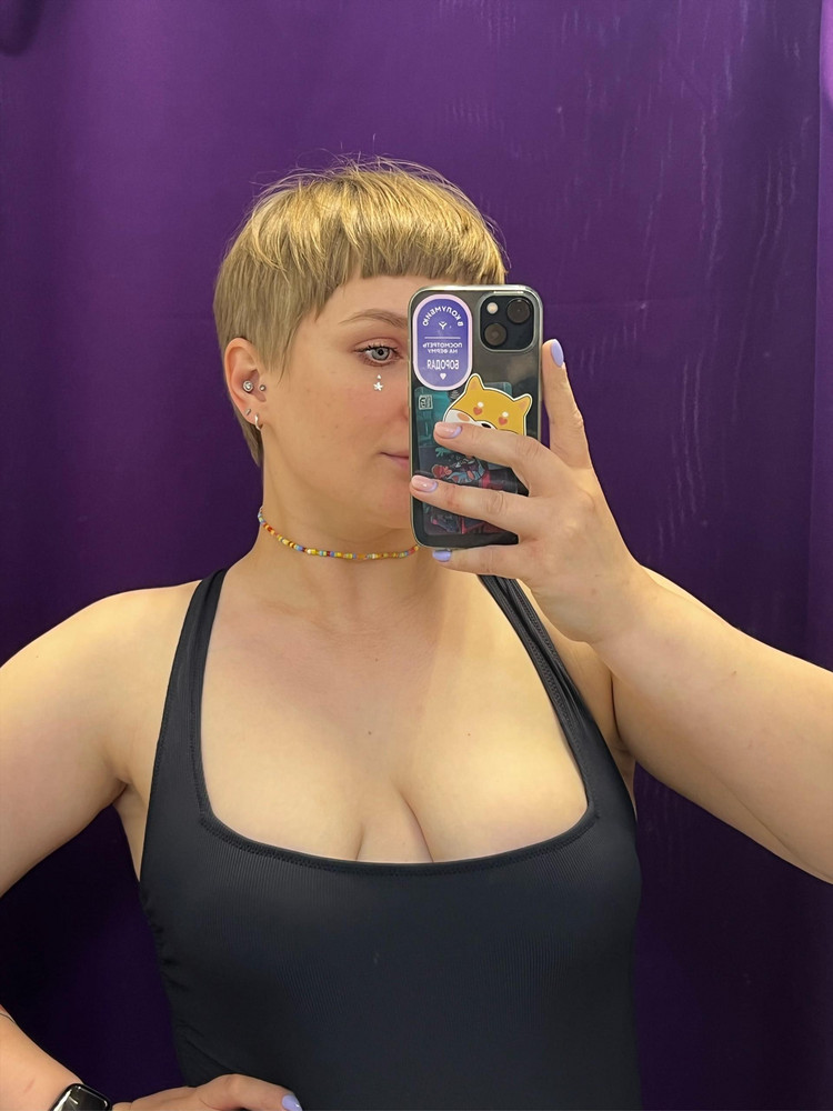 Не понравилось как в нем выглядит грудь. Если бы она была маленького размера, или упругой формы, тогда может быть…в целом купальник приятный, понравился материал в рубчик и квадратный вырез, но верх как-то большеват, вырез слишком глубокий,  он будто тянет всё вниз.