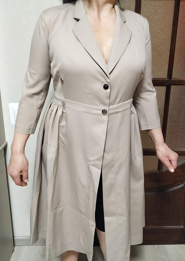 Заказала на 50 хл ,беж а в итоге даже не налезло ,маломерит на размер , прикладываю фото 50 и 46 размера как сидит , платье крутое ,( на фото в спортивном белье поэтому вид не очень ,,