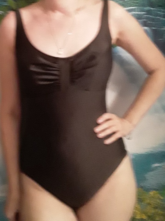 взяла 80х100х64  - мои параметры 80х72х91, рост 161.сел идеально,нигде не жмет. ткань довольно плотная. паролон в груди увеличивает объем. очень понравился. смотрится дорого.