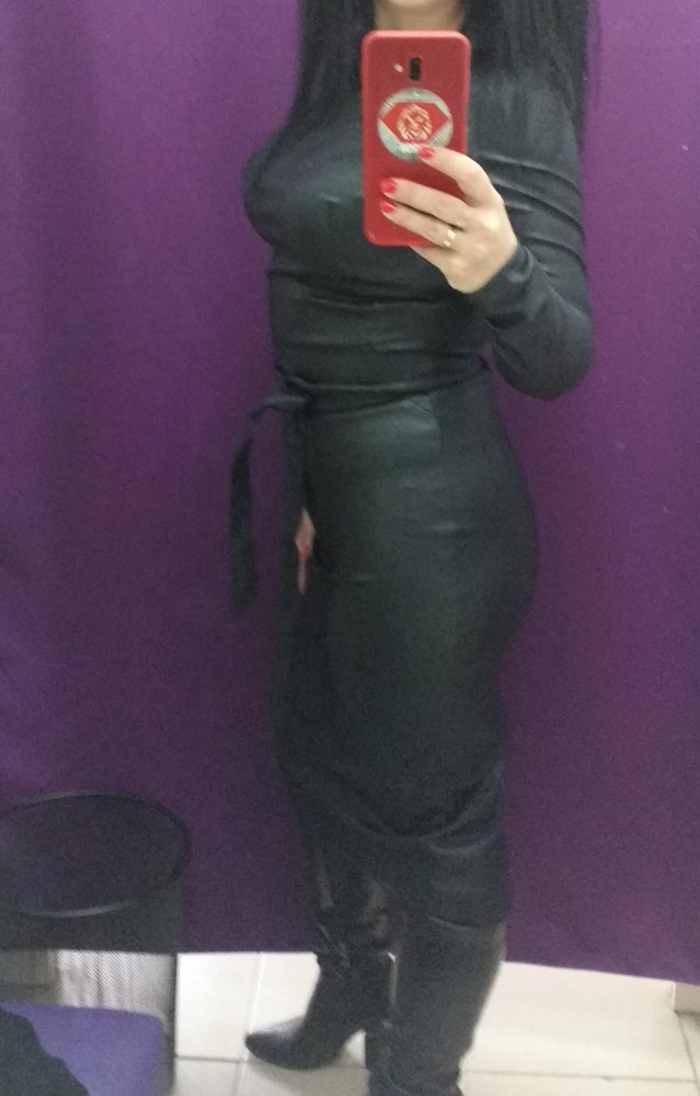 Платье супер,не пахнет как пишут в некоторых отзывах,село идеально на мой взгляд.В размер 95-74-98 ,44размер.