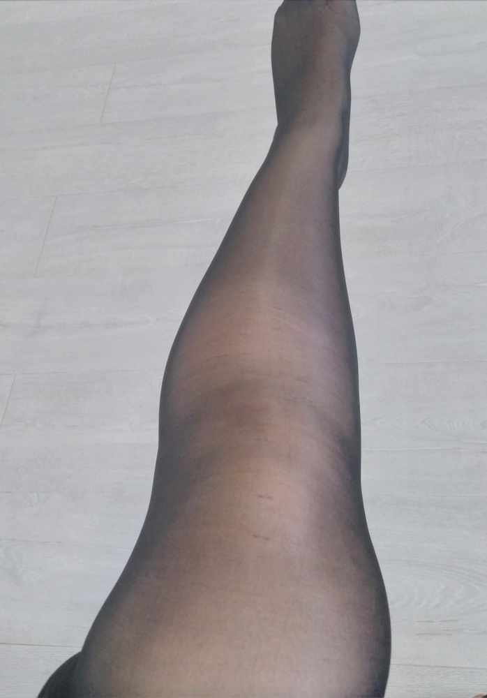 Приехали колготки совершенно другого цвета,чёрные. Упакованны ужасно.Ну, думаю,ладно по такой цене и чёрные сношу. Дома развернув...оказалось,что они уже все в затяжках и ужасного качества. Такие только в мусорку!!!!!!!!