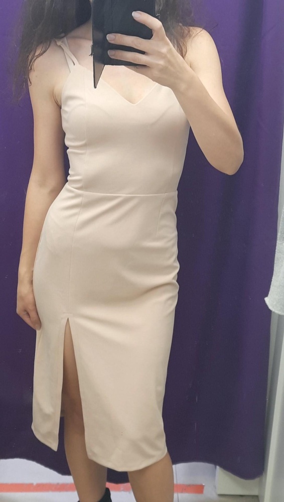 Очень понравилось платье. В размер. 42 на 42. Я взяла на свадьбу. Сверху пиджак. Можно даже летом с босоножками. Универсальное платье