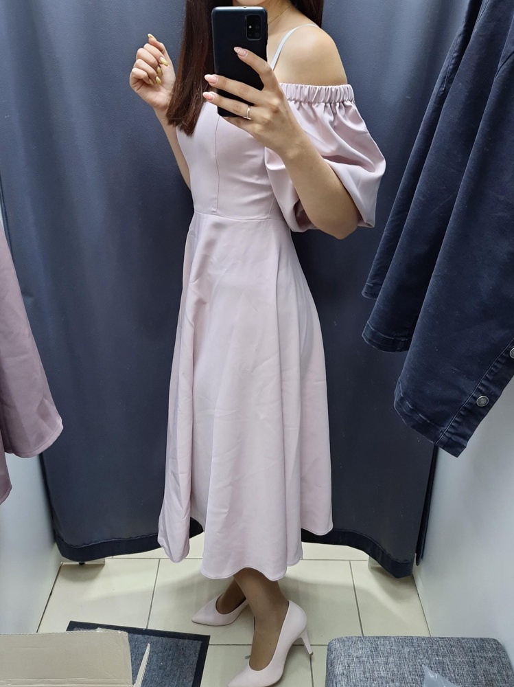 Платье очень красивое, качество хорошее, можно носить без бюстгальтера