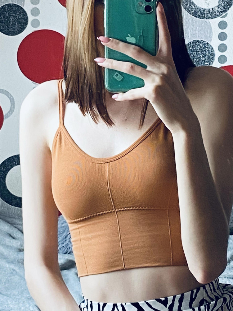 Просто вау, цвет супер, качество тоже, есть чашечки, но можно вытащить, можно найти подешевле на КОРе(привет из Екб) за 4 сотки,в точности тоже самое, покупала до этого там такой же, только зелёный 