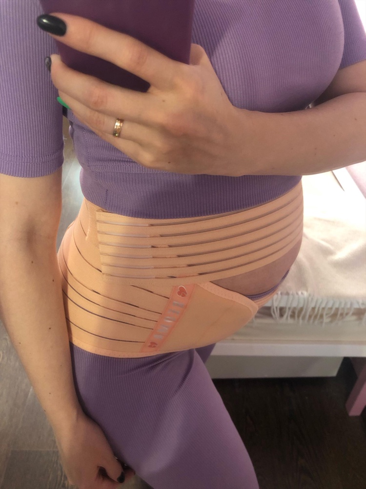 Мне очень понравился бандаж с ним пояснице сразу стало комфортно. Практически не чувствуется на теле и незаметен под одеждой. 