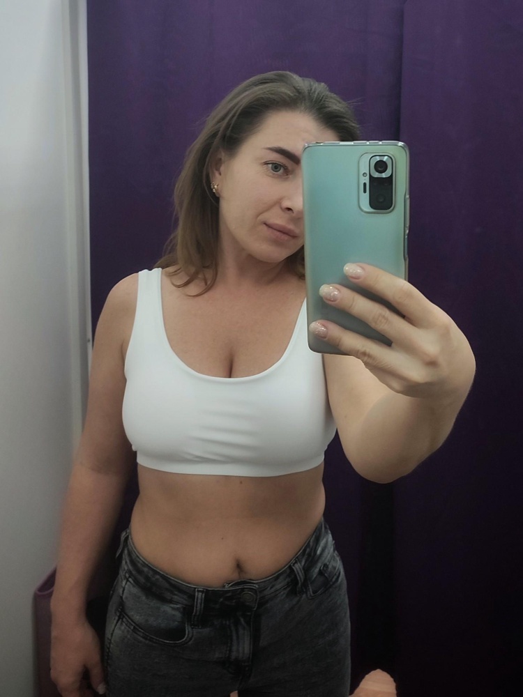 К качеству нареканий нет! Супер! Даже чашки отлично смотрятся, если их поставить на место. Ношу размер 75D, топ взяла по размерной сетке производителя s(C/D), всё хорошо, но люблю, чтоб сидело поплотнее...