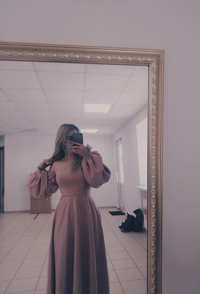 Шикарно!🌺✨На мой рост 158 не длинное, не до пола, даже обрезать не придётся
Карсет отлично держит грудь
Брала на выпускной