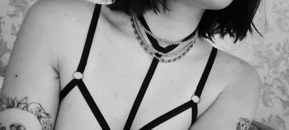 Она сидит просто суперско, хоть у меня и маленькая грудь