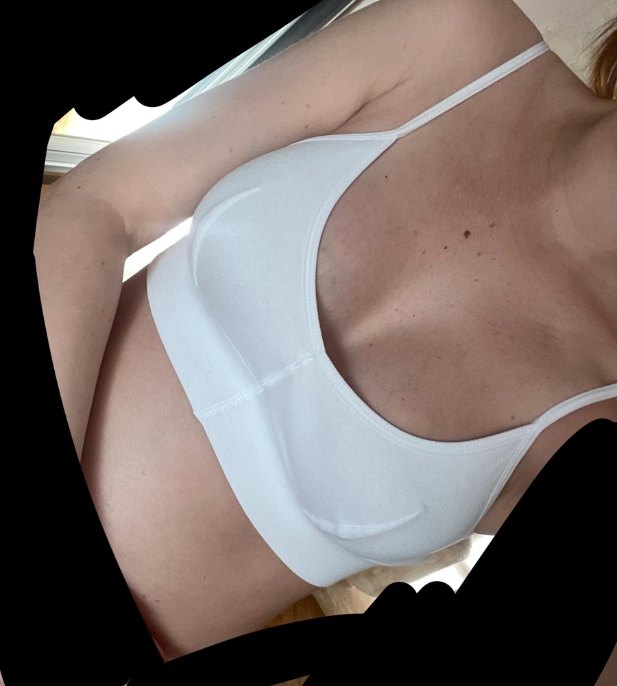 ОГ-89,взяла М,считаю в самый раз. Удобно,не жмёт нигде. По указанной размерной сетке на мой ОГ,надо брать L,но из за 3см,решила что не стоит. Не много перекручивались лямки,ничего страшного не вижу. Ткань хорошая,приятная к телу. Не много просвечивается. Советую. Для себя минусов не выявила. 