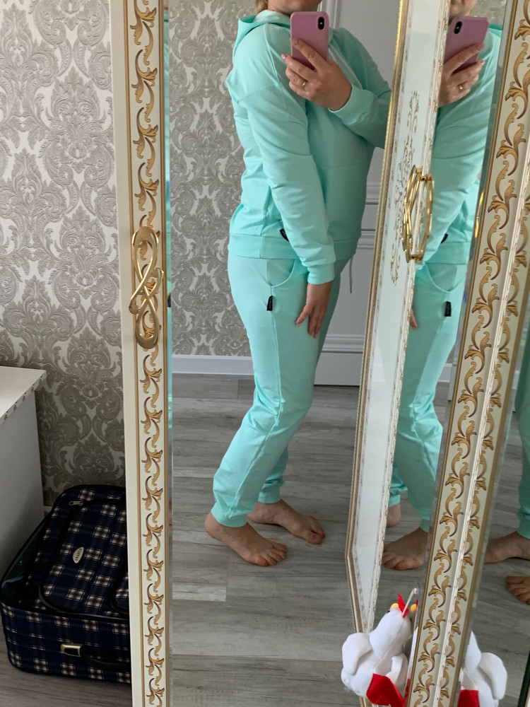 Я не заметила что они длинные, как все пишут . Мой рост 165. Единственное, все пишут что большемуртинцы и я на это повелась . В итоге взяла l-46, хотя сама ношу 47. В итоге он мне прям впритык, придётся худеть . Сам костюм красивый , материал приятный. Рекомендую . Летом с белыми кровами будет прям огонь