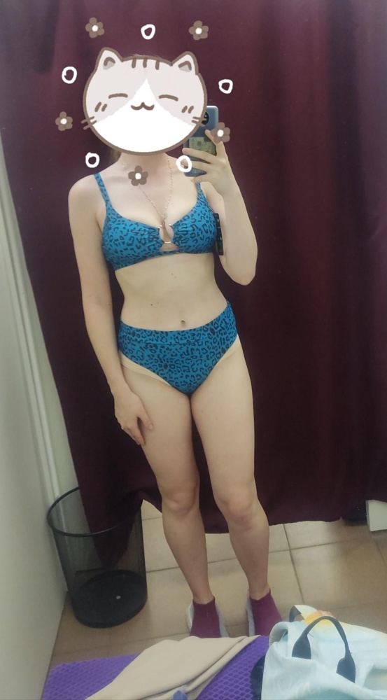 Классный купальник, трусы скрывают бока
единственное, лиф немного маловат на относительно пышную грудь, но не критично, потому что выглядит неплохо даже так