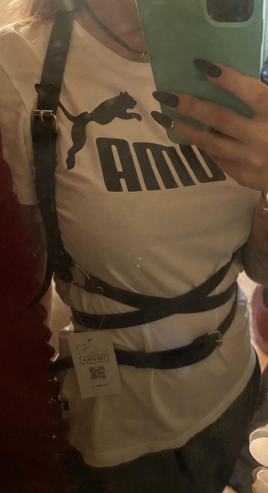 Размер соответствует, ношу 42, брала 40-42 села идеально ! Никаких катешек не заметила! Она идеальная ! Приехала быстро ! Спасибо большое 