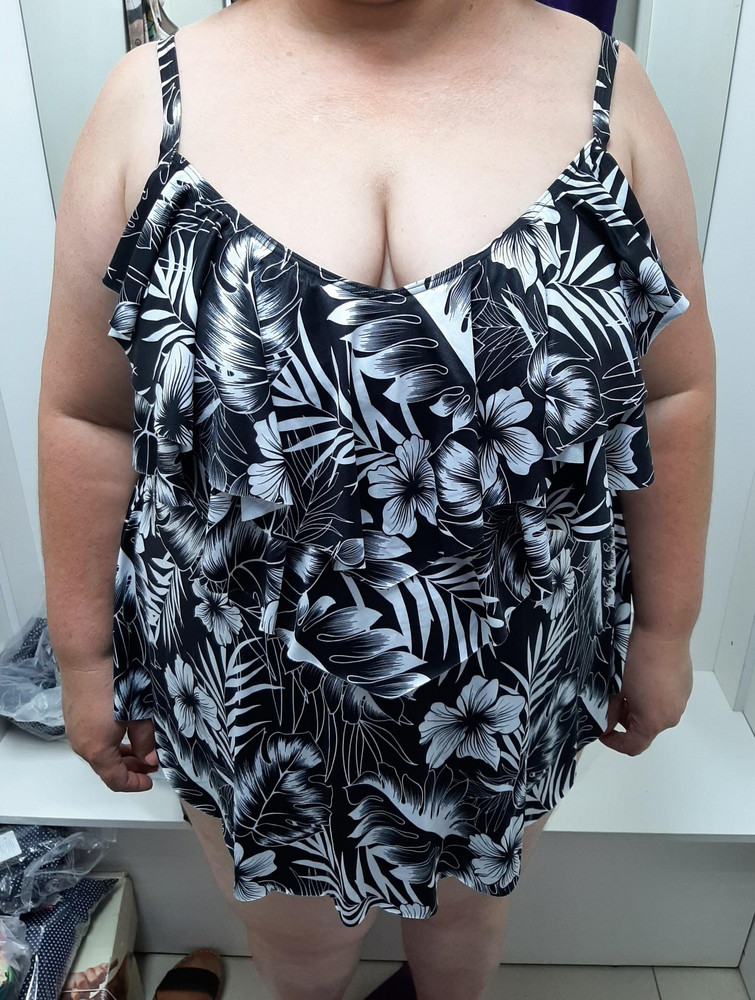 Отличный, но трусы на мой 60  оказались очень огромные.  Но взяла из-за верха, тк прячет пузо