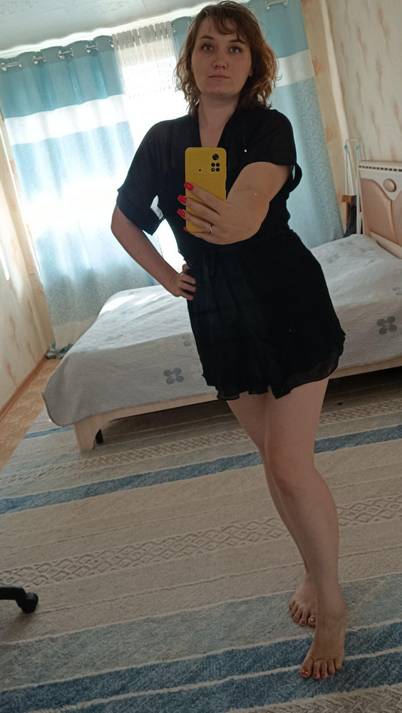 Мне очень нравится,на рост 178 короткая , сорочка прозрачная сильно конечно,при детях не походишь,а с халатиком хорошо 🥰 утром показаться можно, и мужу нравится, и перед детьми не стыдно👍🥰😉🫣