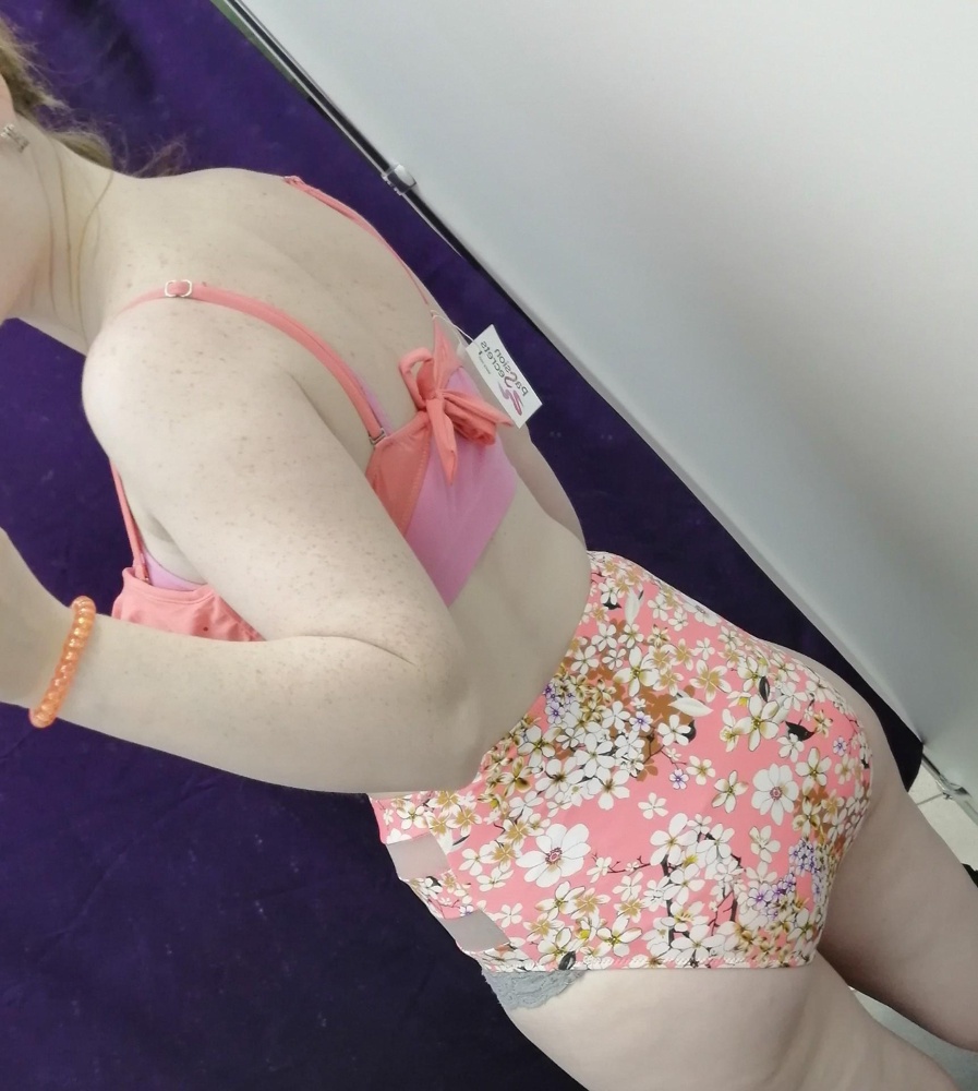 Цвет совсем не совпадает, блеклый, мне не подходит совсем да и не понравился, сидит на мне ужасно, думаю, что только совсем стройным подойдёт, по размеру ог94 об109 хорошо, даже свободно, удобно, качество хорошее