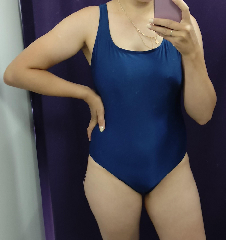 В целом купальник нормальный, но  на груди вкладыши необходимы потолще.  Поэтому отказ в пользу другого с хорошими вкладышами. И на свой 48, брала 50, оказался прям впритык.