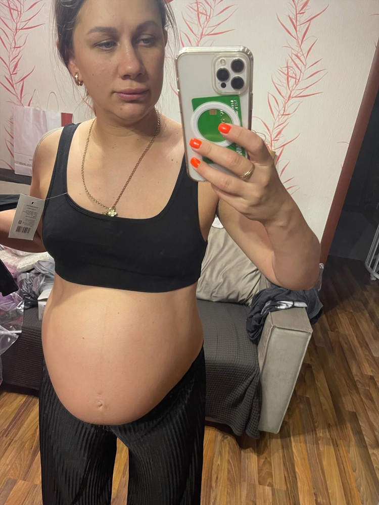 Отличный топ на свои деньги. Пришёл в фирманом конверте,удобный,швы ровные