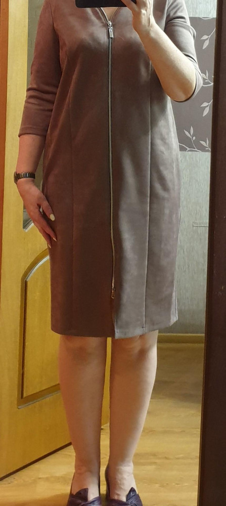 Отличное платье из плотного трикотажа,стрейч,похож на замшу,размер в размер,рекомендую