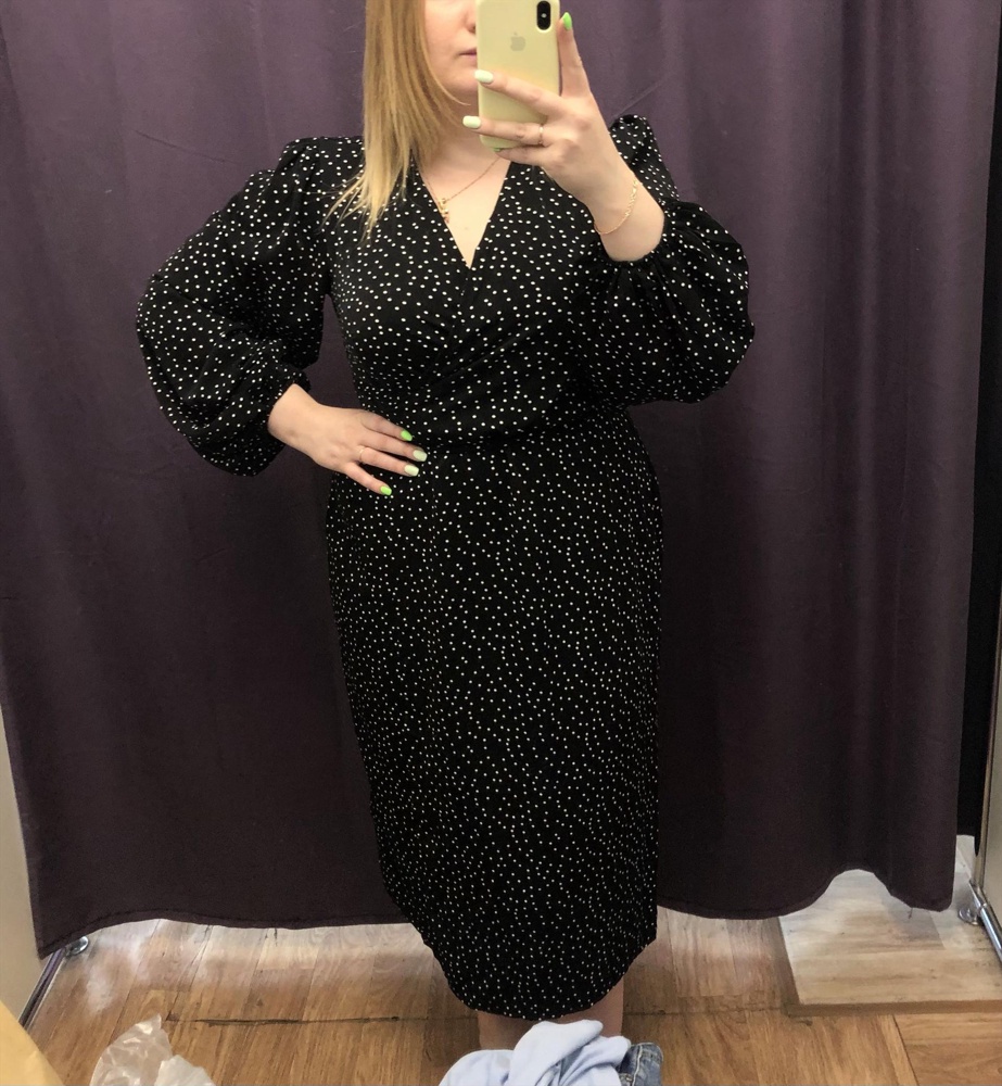 Очень красивое платье, ткань приятная, мягкая. Размер соответствует. Хорошо подчеркивает талию 