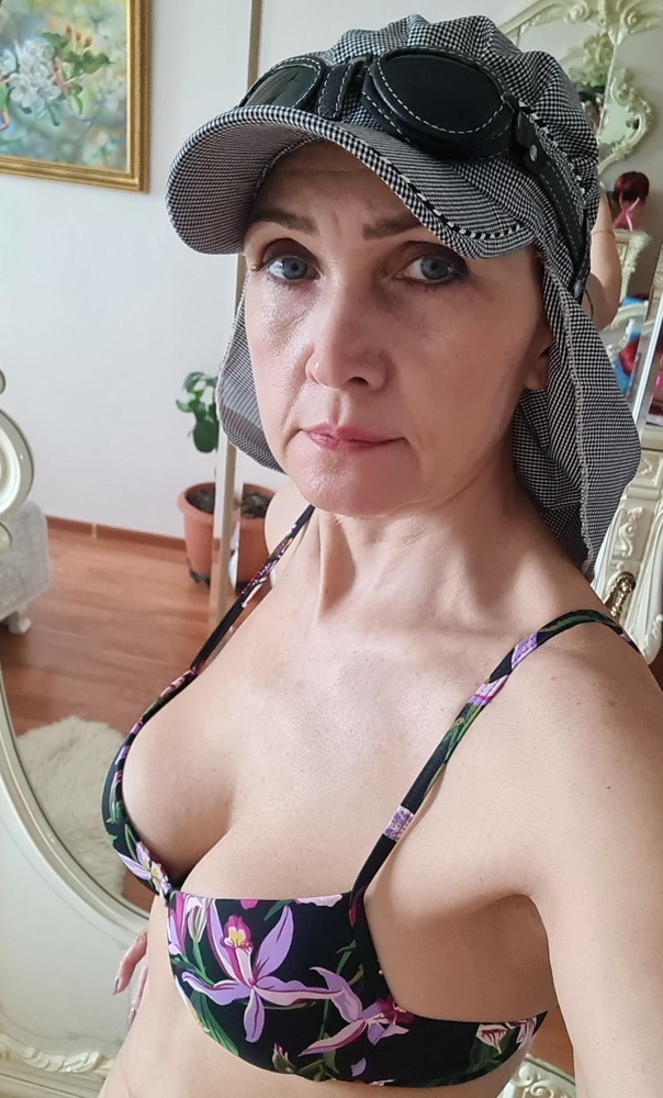 В размер! Сел отлично!  Мне больше  понравился бы без пуш апа,но это мои предпочтения!