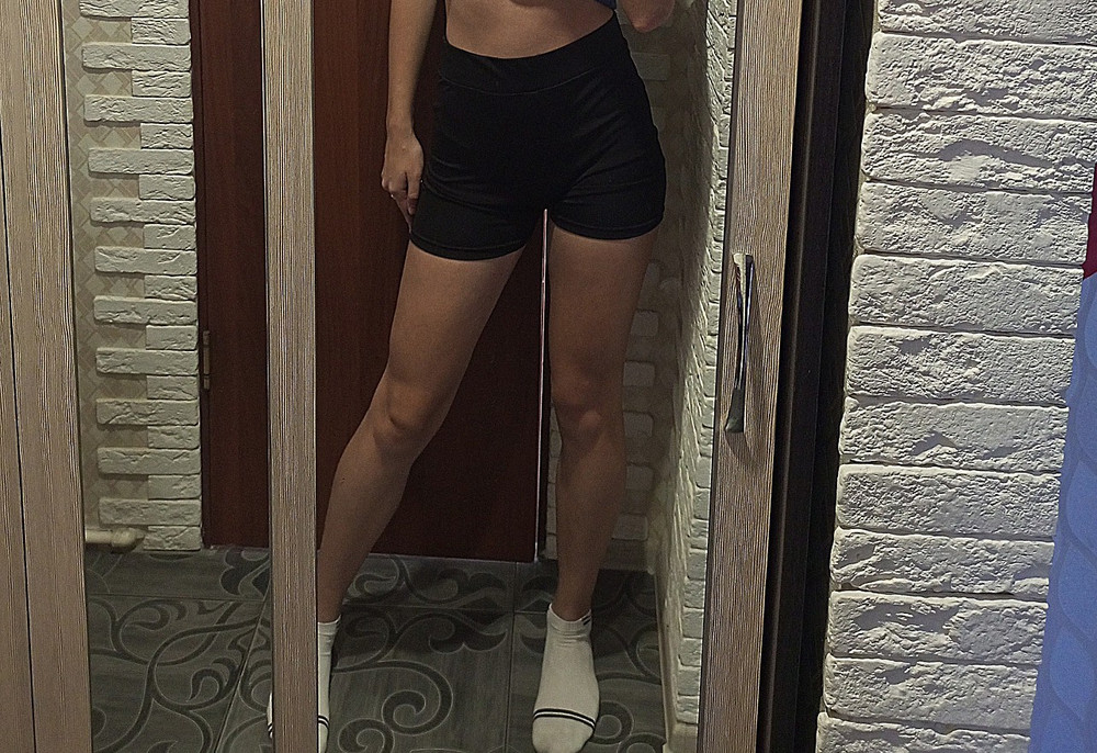 Отличные шорты, как на картинке. 
Ткань хорошая, очень хорошо тянется. 
Пришли вовремя, без деформаций. 
от63 об98 рост171 все подошло🥺