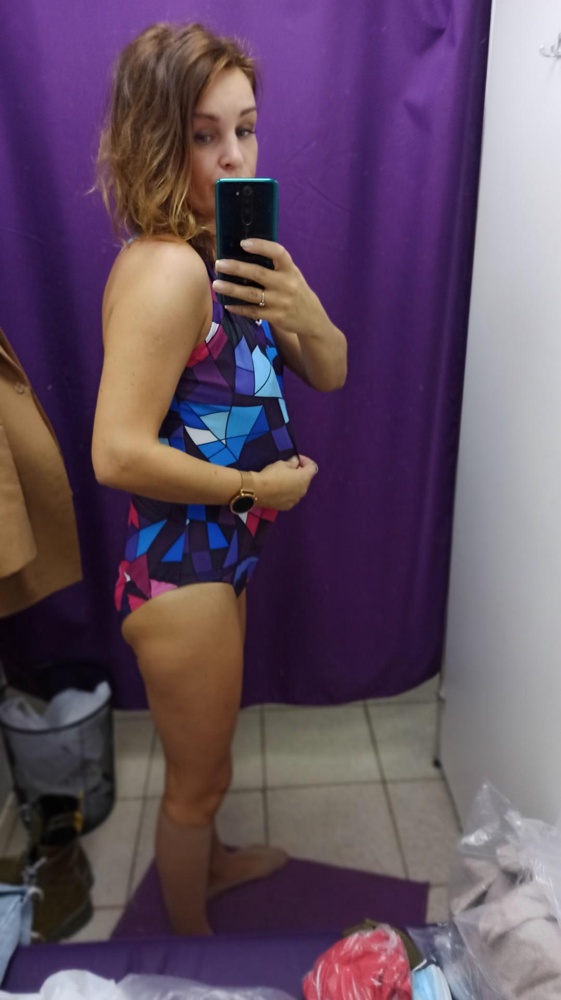 Очень понравился купальник. Есть усиление по передней полочке (двойная ткань). Заказала на размер больше, так обычно лучше садится по росту (170), но не угадала, нужно брать в размер. Буду перезаказывать.