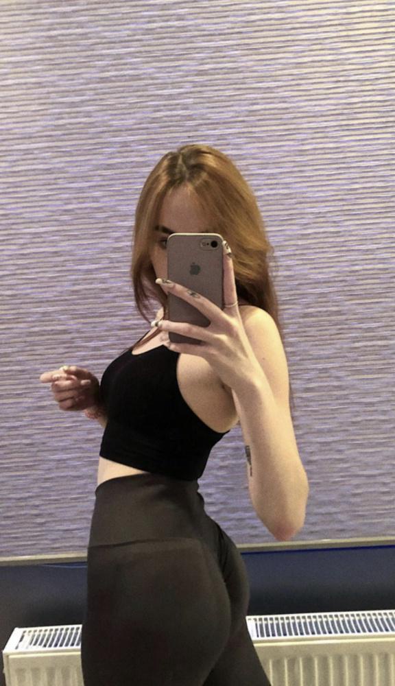 Попа визуально в них большееее😍
Размер подошёл, брала свой 42