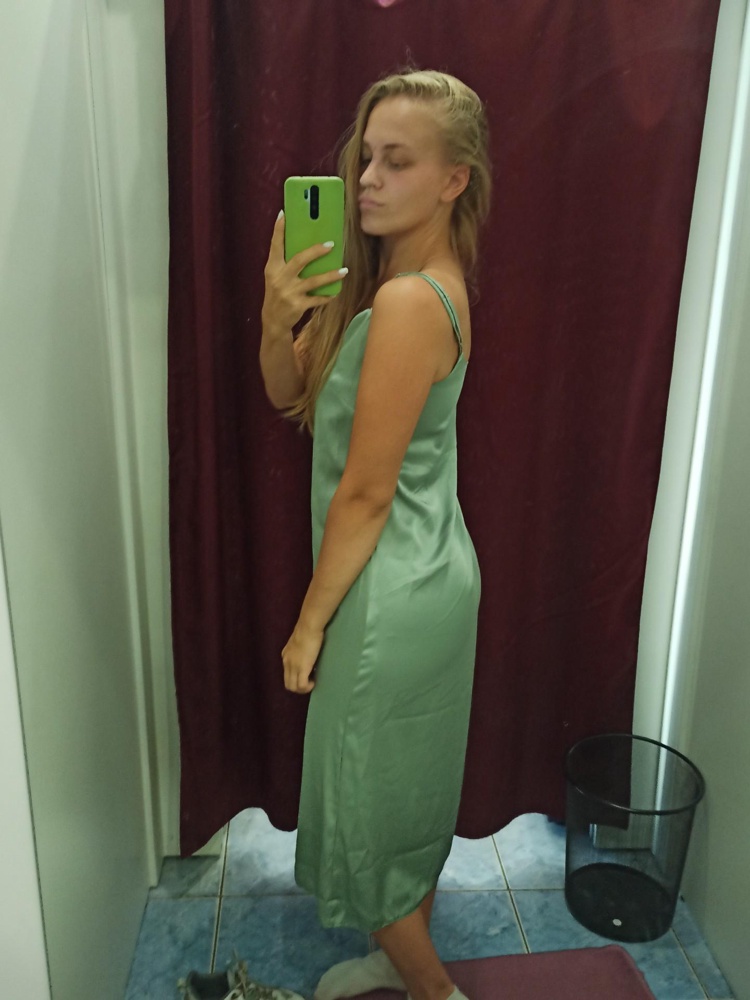 Платье огонь🔥 Качество отличное, подклад есть, цвет в живую натуральная олива. Я в восторге!