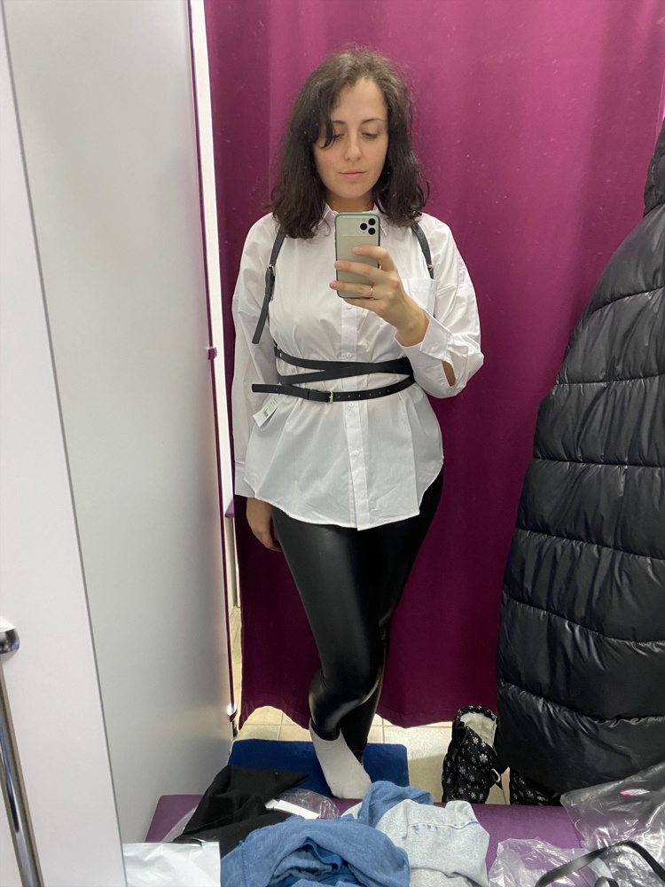 Прикольная. Ещё не носила, но теперь хочется ко всем нарядам ее добавить)