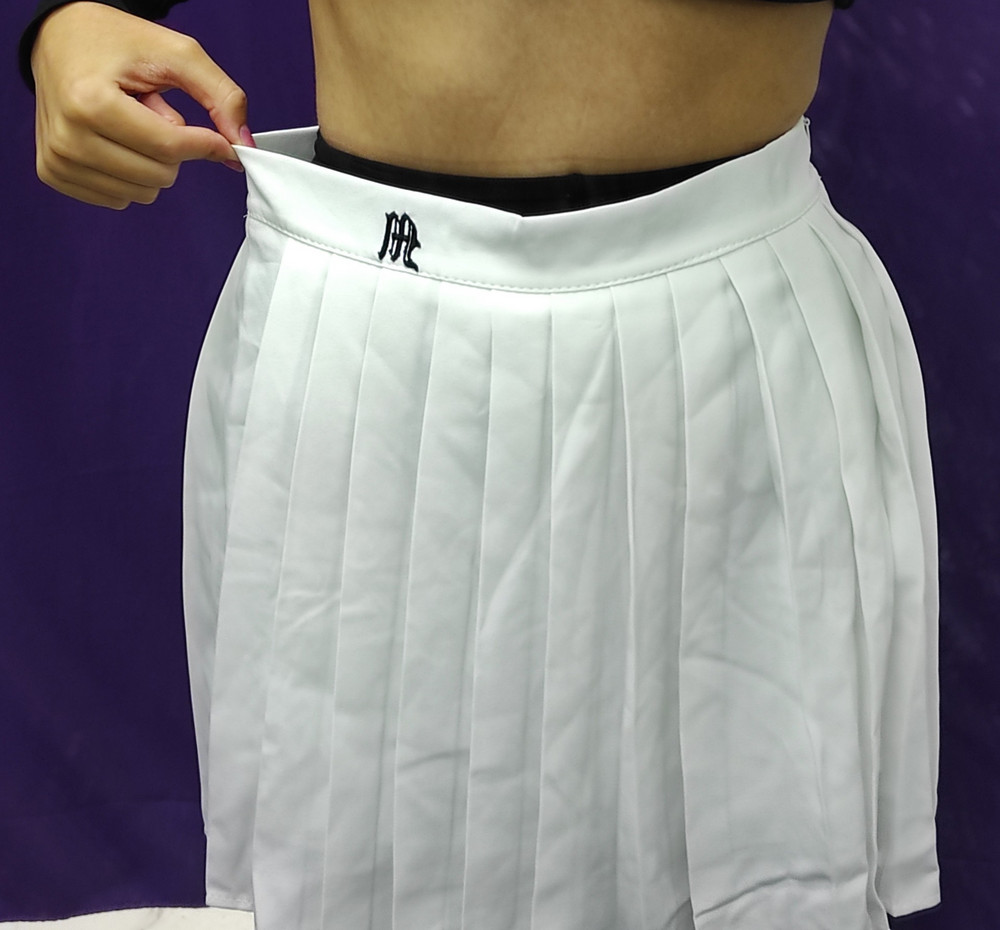 Качество хорошее, но размерной сетке не соответствует от слова совсем. На мою талию 60см село вот так, смотрите на фото.