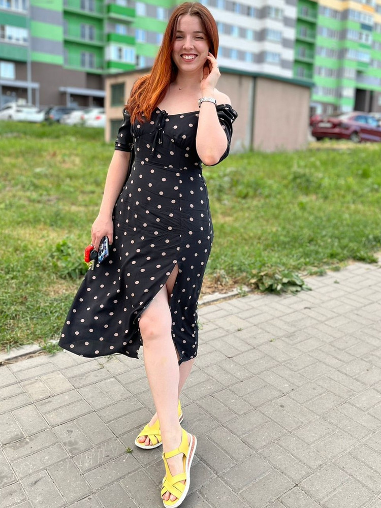 Платье очень понравилось, сшито хорошо, по фигуре ложится, стройность подчеркивает. Ткань летняя, тоненькая, дышит хорошо!