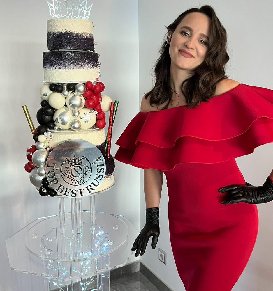 Очень понравилось платье и село хорошо, но для лета оно очень плотное. 